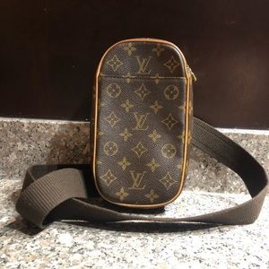 This is a Louis Vuitton authentic “ Fanny pack “
